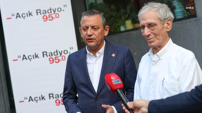 Özgür Özel, Açık Radyo’yu ziyaret etti: Türkiye’yi yöneten kötücül aklın uzantısı RTÜK yönetimi, hedef aldı