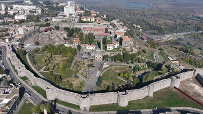 Diyarbakır'da, surlardan düşen 12 yaşındaki çocuk öldü