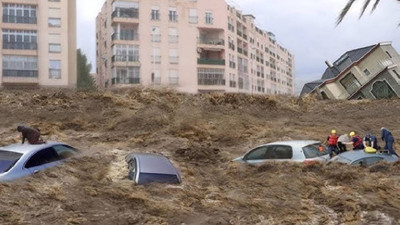 İspanya'nın doğusunu vuran sel felaketi en az 64 can aldı: Bilim insanları iklim krizine işaret etti