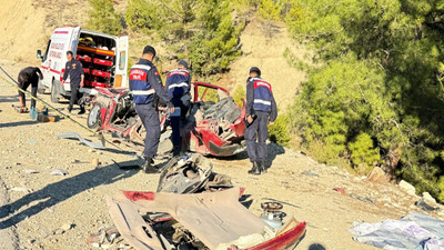 Burdur'da çimento tankeri, üç otomobille çarpıştı: Üç ölü, beş yaralı