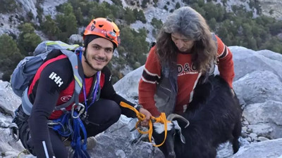 Uçurumda 10 gün mahsur kalan keçi kurtarıldı