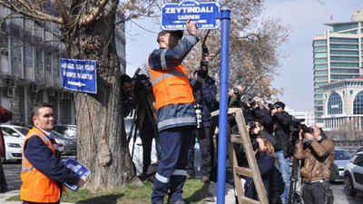 ABD Büyükelçiliği önündeki caddeye 'Zeytindalı' tabelası asıldı