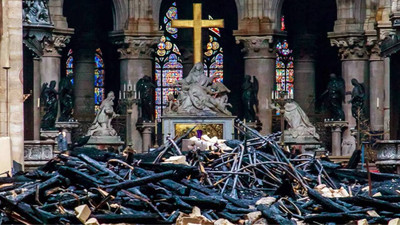 Notre Dame Katedrali'nin onarım çalışmalarında binden fazla eser bulundu