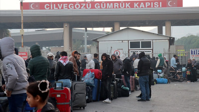 Esad düştü, Türkiye'deki Suriyeliler ülkelerine dönüyor