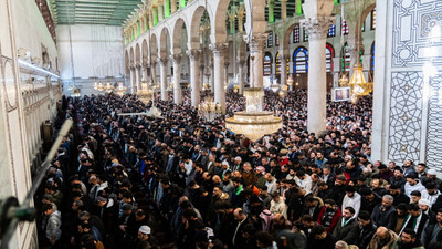 Esad sonrası Şam'daki Emevi Camii'nde ilk cuma: Colani de katılacak