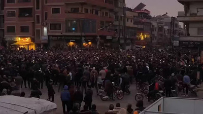 Suriye'de Hristiyanların ardından Alevilerden kitlesel protesto: Göstericilere ateş açan HTŞ, sokağa çıkma yasağı ilan etti