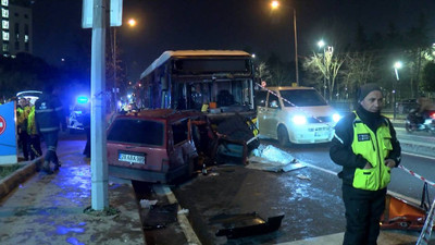 İETT otobüsüne çarpan otomobilde iki kişi öldü