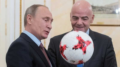 Putin ve Infantino futbol oynadılar