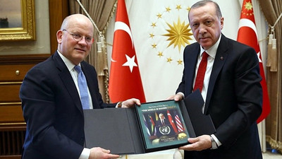 Erdoğan, General Electric CEO'suna kendi konuşmalarını hediye etti