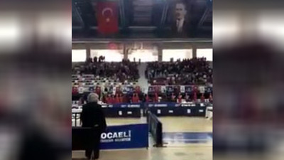 İstiklal Marşı ilahi gibi okundu