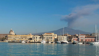 Etna Yanardağı denize doğru kayıyor