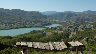 Dersim'de baraj gölüne akar yakıt deşarj edildi