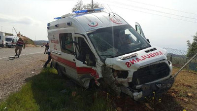 Ambulansla minibüs çarpıştı: 6 yaralı