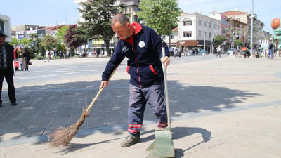 Kontörü olmayan işçi bulduğu altın ve para dolu çantayı polise verdi