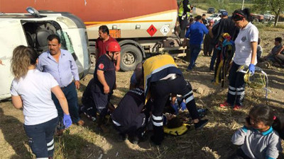 Tanker öğrenci servisine çarptı: Ağır yaralılar var