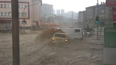 Ankara'yı sel vurdu: 3 kişi yaralandı 150 araç hasar gördü