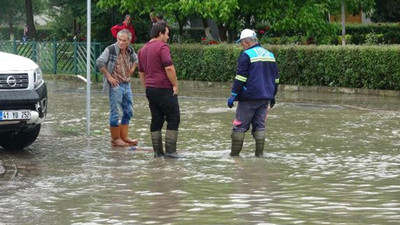 Kocaeli'de sağanak su baskınlarına neden oldu