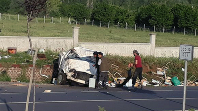 Arı kovanı yüklü kamyonet devrildi: 1 ölü