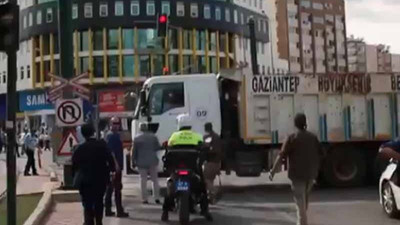 Akşener'in yolu belediyenin çöp kamyonuyla kesildi