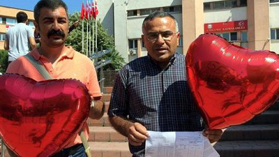 İhraç edilen öğretmenlerden uçan balonlu karne töreni