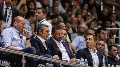 Sarı lacivertli taraftarlardan Türkoğlu'na protesto