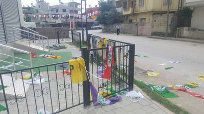 Adana’da HDP bayrakları indirildi