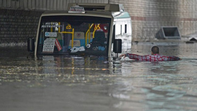 İstanbul'da sağanak sele döndü