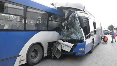 Ankara'da iki belediye otobüsü çarpıştı: 1 ölü, 16 yaralı