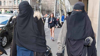 Hollanda'da burka yasaklandı