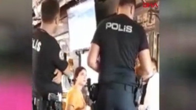 Kız arkadaşını gözaltına aldırıp evlilik teklif etti