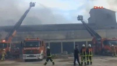 Zeytinburnu’nda boş fabrikada yangın çıktı