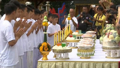 Tayland'da mağaradan kurtarılan çocuklar keşiş oluyor