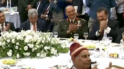 Herkes alkışlayınca Orgeneral Temel de alkışlamış