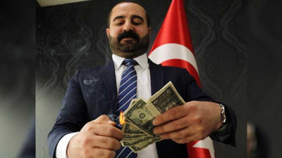 'Başkanımıza sahip çıkma zamanıdır' dedi 1 dolarları yaktı