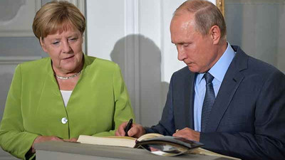 Putin ile Merkel biraraya geldi