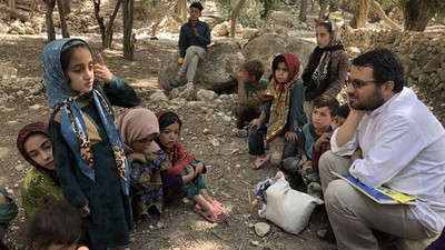 Bir yanda 'Amerika'ya ölüm' sloganları bir yanda masallar