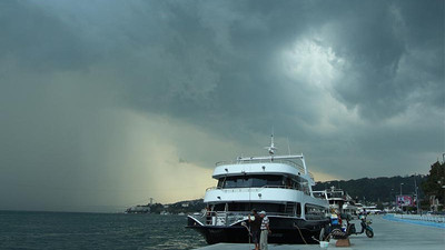 İstanbul'da kara bulutlar ve yağmur