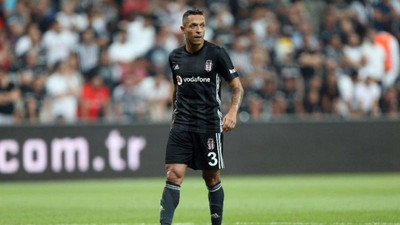 Adriano Beşiktaş'ın Sarpsborg kadrosunda yok