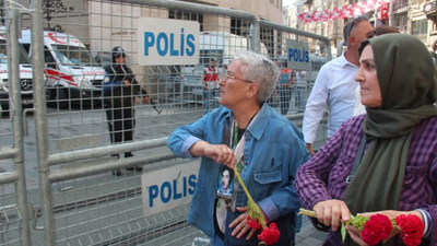 Cumartesi Anneleri'nin karanfillerine 'gözaltı'