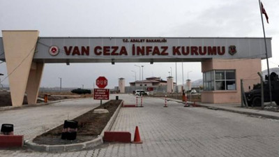 Van F Tipi'nde darp edilen tutuklulardan birinin burnu kırıldı