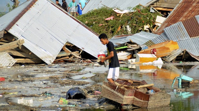 Endonezya'da depremin ardından tsunami: En az 30 ölü