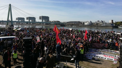 Köln'de binlerce kişi Erdoğan protestosu için toplandı