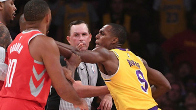 Lakers Rockets maçında ortalık karıştı