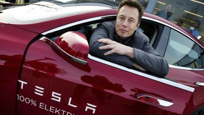 Elon Musk Tesla’daki görevinden istifa etti