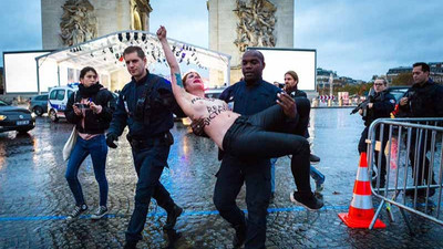 FEMEN'den Paris eylemi: Gerçek diktatörler hoş geldiniz