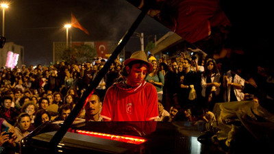 Gezi'nin piyanisti konuştu: Yaşananlar saçmalık