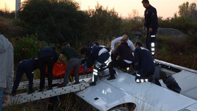 Otel çalışanlarını taşıyan servis devrildi: 14 yaralı