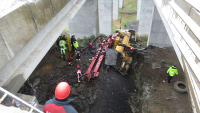 Beykoz'da beton mikseri viyadükten uçtu: Yaralılar var