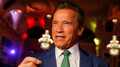 Schwarzenegger: Çatlak bir başkanımız var