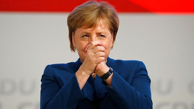 Merkel veda konuşmasında duygulandı